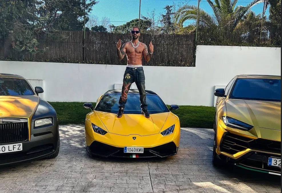 پارکینگ میلیاردی ساشا سبحانی؛ بررسی و قیمت کلکسیون ماشین‌های پسر سفیر